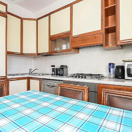 Sleeps 5 Air Con Wifi